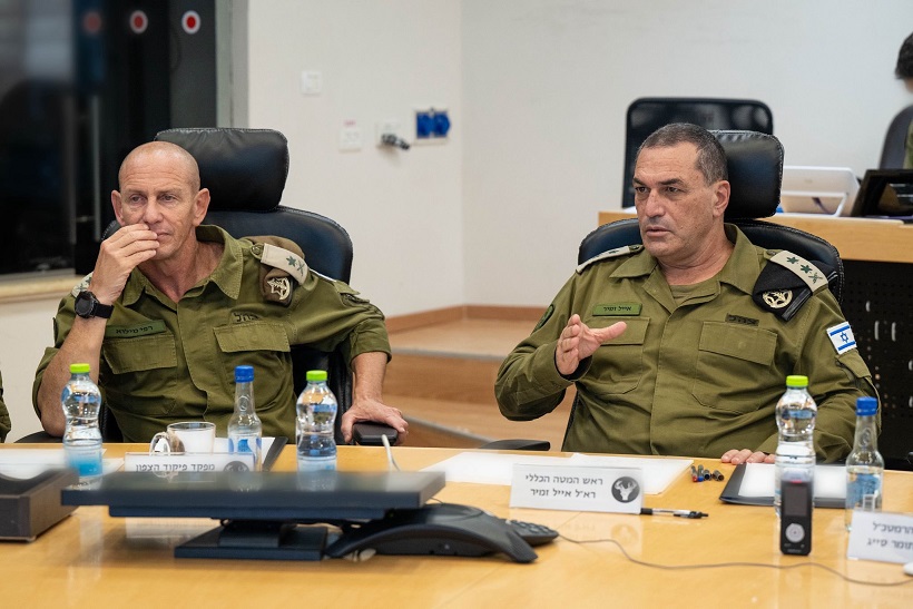 Taliyaha Ciidamada Israel oo la fadhiya sarkaal kale.jpg